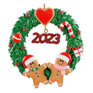 Gingerbread Couple with Wreath